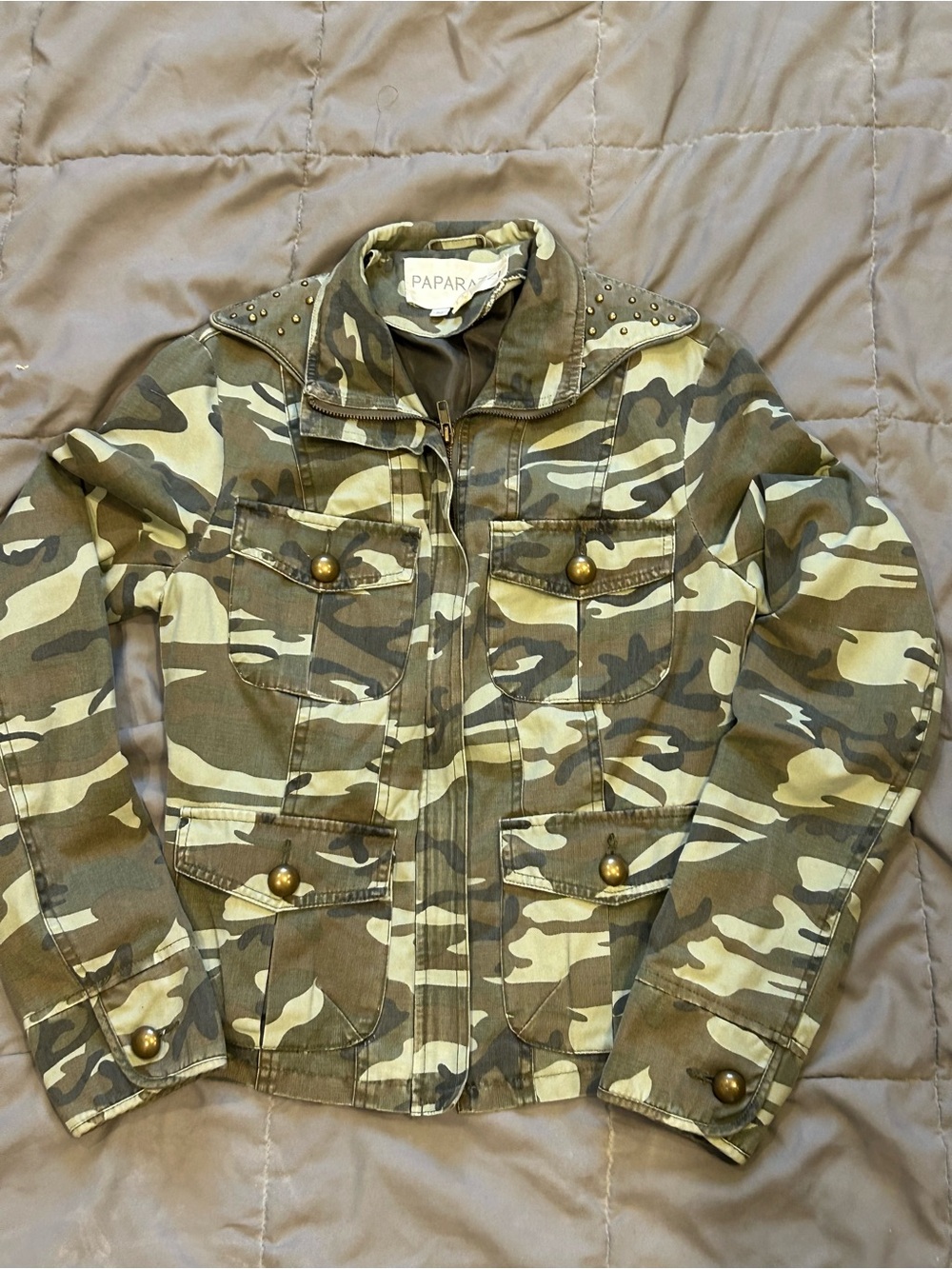 Paparazzi camouflage jacket brass-colored studs Full Zip Peace Sz Medium